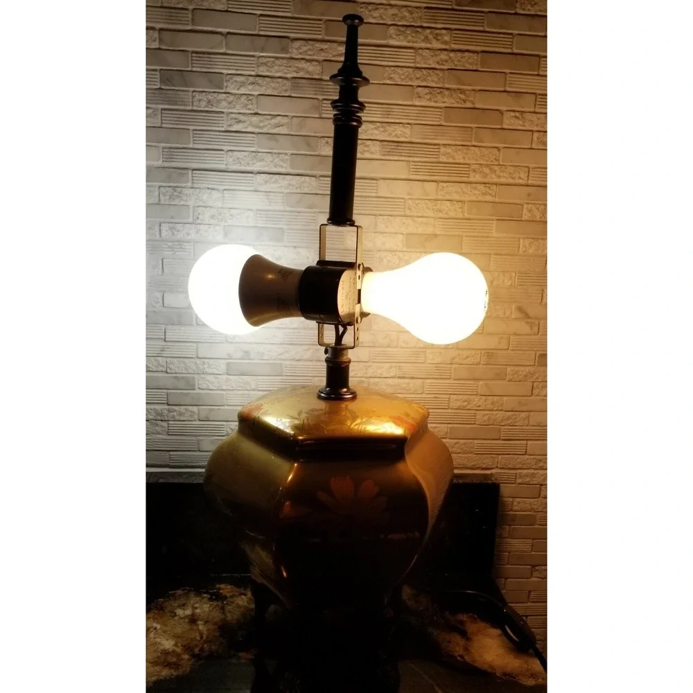 Vintage 1982 Urn/Vase Ginger Porcelain Lamp Flowers Gold Gilt 17